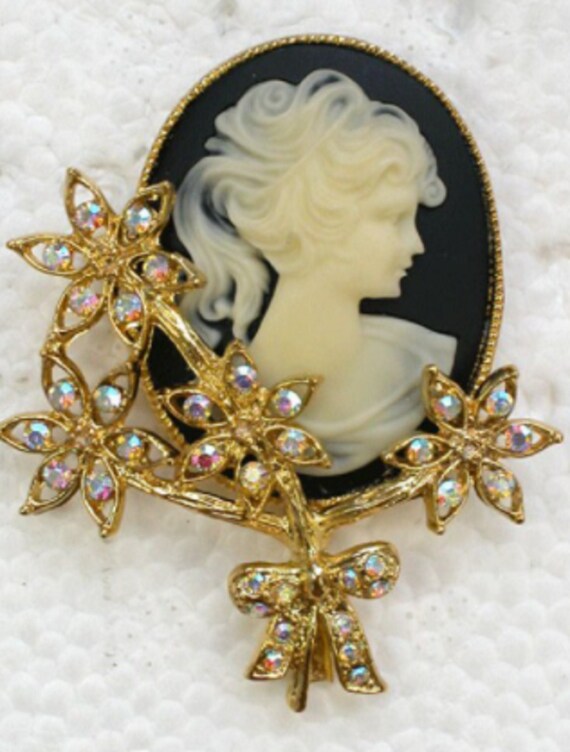 Gorgeous Aurora Borealis Crystal Black Cameo Brooch