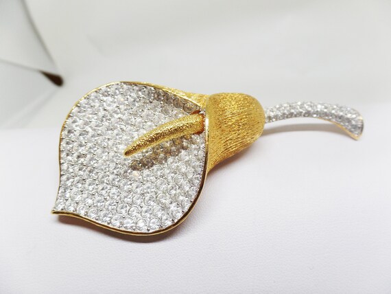 NOLAN MILLER Signed Exquisite Crystal Calla Lily Brooch