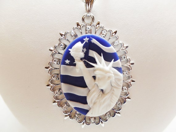 Gorgeous Blue Statue of Liberty Crystal Cameo Pendant Necklace