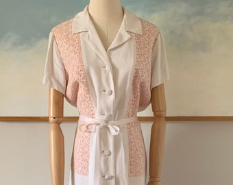 40s/50s Manford White Linen Dress with Pale Pink Cotton Lace Detail, Shirtdress with Fabric Covered Buttons