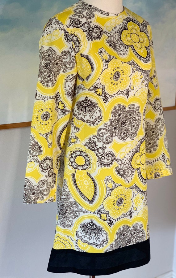 Late 60s, Early 70s Yellow and Black Paisley Mini… - image 5