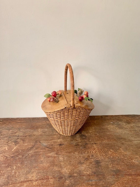 vintage 1950s fruit basket Gem