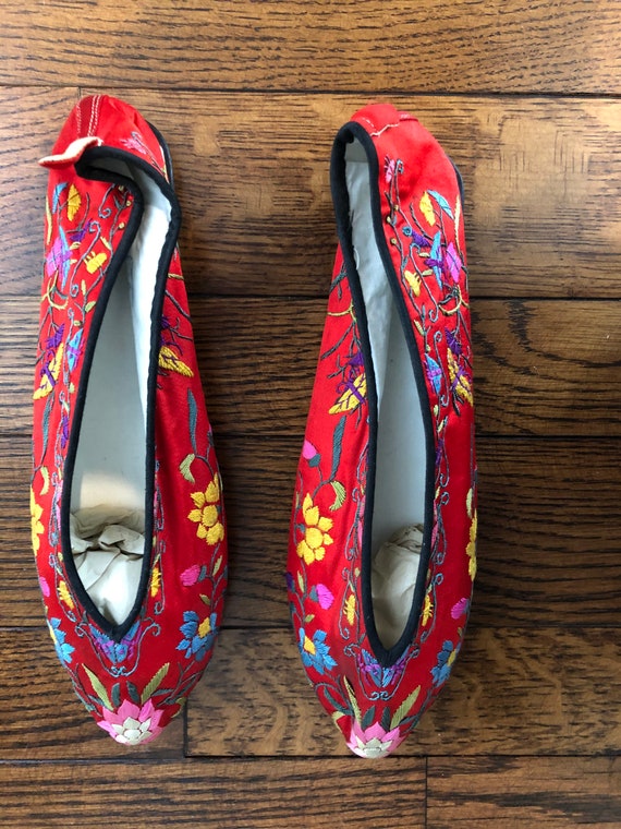 1930s Vintage Red Silk Chinese Embroidered Shoes,… - image 5