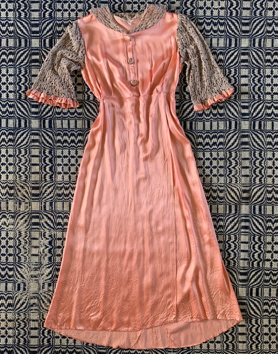 1930s Peach Satin Robe, Dressing Gown with Beige L