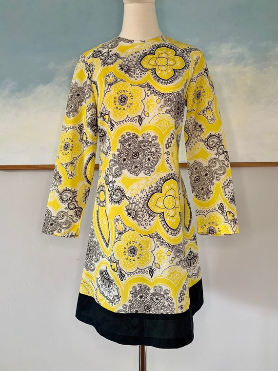 Late 60s, Early 70s Yellow and Black Paisley Mini… - image 1