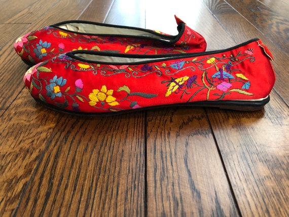 1930s Vintage Red Silk Chinese Embroidered Shoes,… - image 3