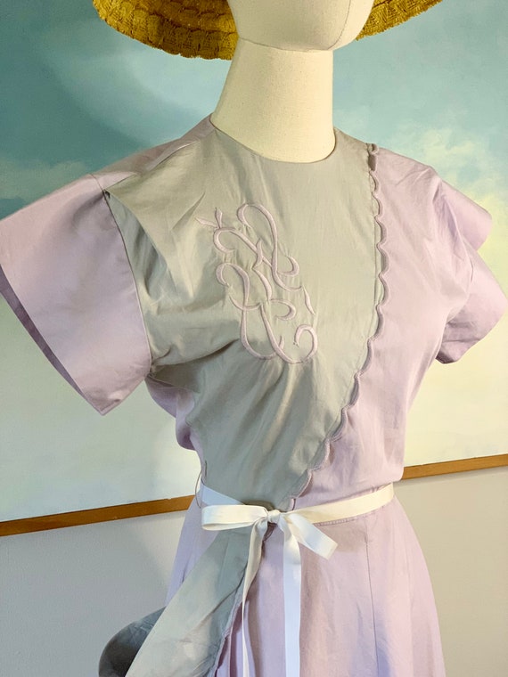 1940s/50s Lavender and Gray Cotton Day Dress, Hou… - image 2