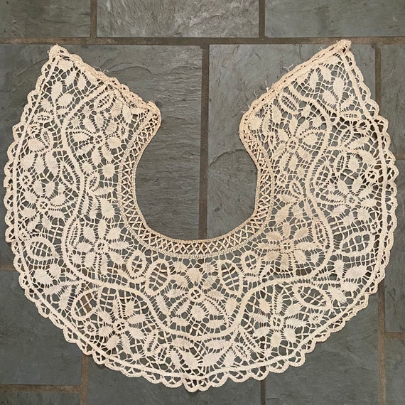 Antique ecru lace collar.  Floral & leaves motif … - image 10