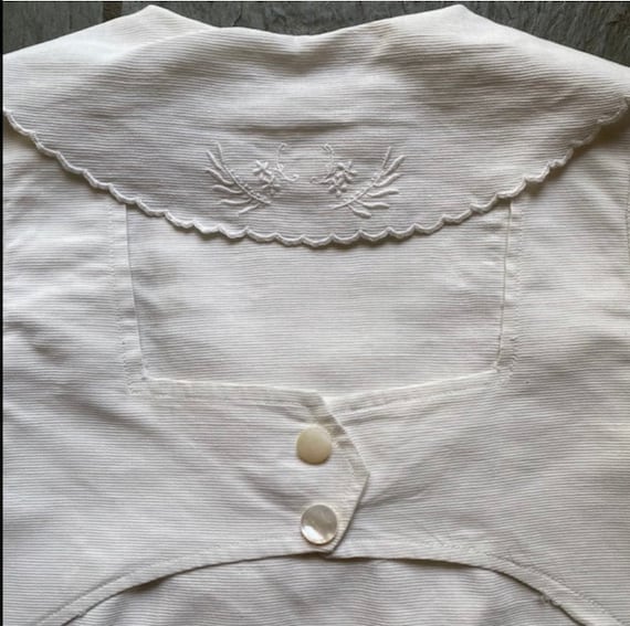 Antique 1900s white toddler dress coat with flora… - image 6