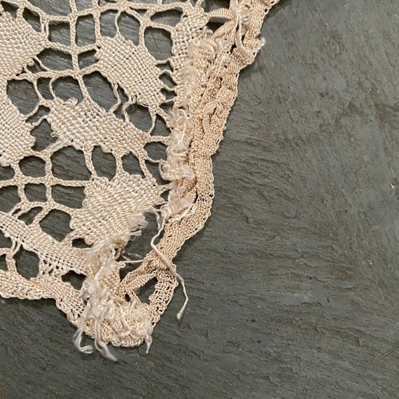 Antique ecru lace collar.  Floral & leaves motif … - image 7