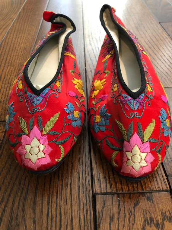 1930s Vintage Red Silk Chinese Embroidered Shoes,… - image 4