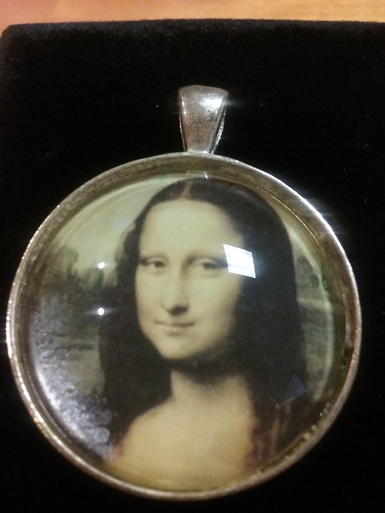 Mona Lisa Pendant image 1