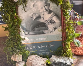 Cottagecore Real Stone/Moss Frame