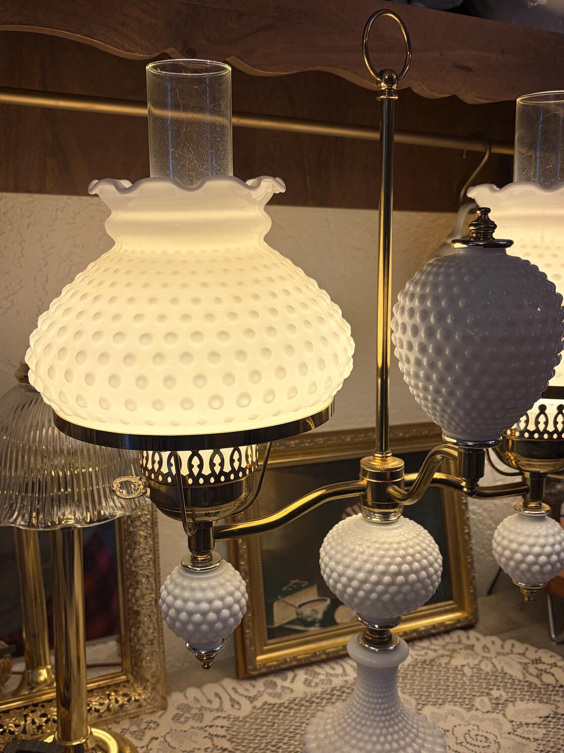 Vintage Brass Double Hurricane Parlor Table Lamp White Milk Glass Hobnail Shades, photo 3 of 4