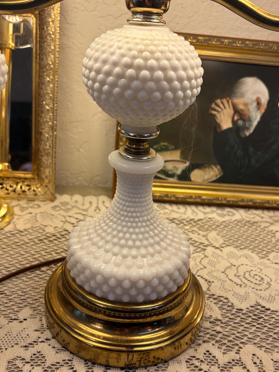 Vintage Brass Double Hurricane Parlor Table Lamp White Milk Glass Hobnail Shades, photo 4 of 4