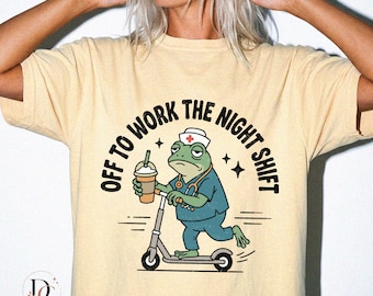 En route pour le travail de nuit (PNG), illustration humoristique d'une infirmière grenouille, design rétro sur le thème des soins infirmiers, illustration pour le personnel soignant, téléchargement instantané