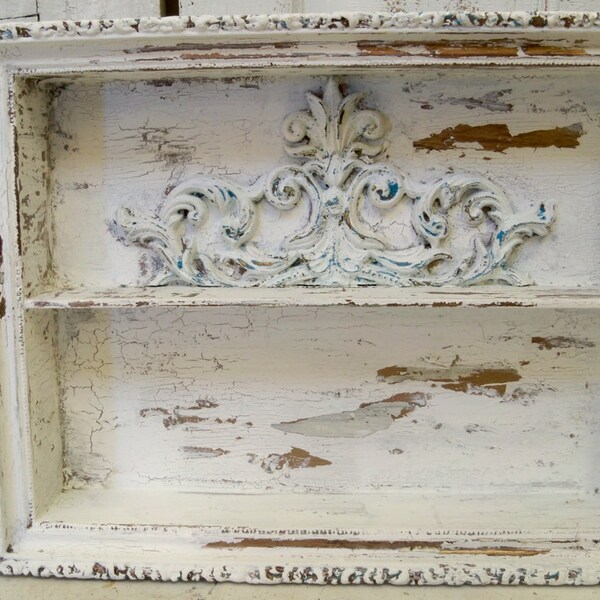 Shabby chic weiße Wand Regal Hand bemalte Chippy distressed kunstvollen Verzierung Hauptdekor Anita Spero