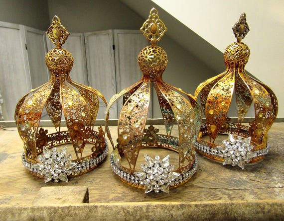 Rusted Metal Jeweled Crowns for Statues or Home Decor  display picture 2