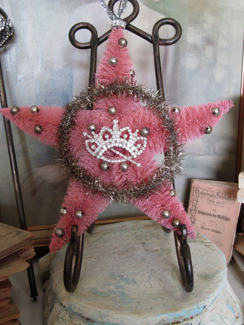 Grande brosse à bouteille rose vintage étoile couronne de guirlandes originale avec boules d'argent, couronne de strass ornée de Noël minable anita spero design image 6