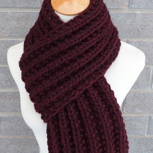 Écharpe en laine bordeaux - écharpe en laine bordeaux - écharpe en laine d'agneau - écharpe en tricot super volumineuse - prête à être expédiée