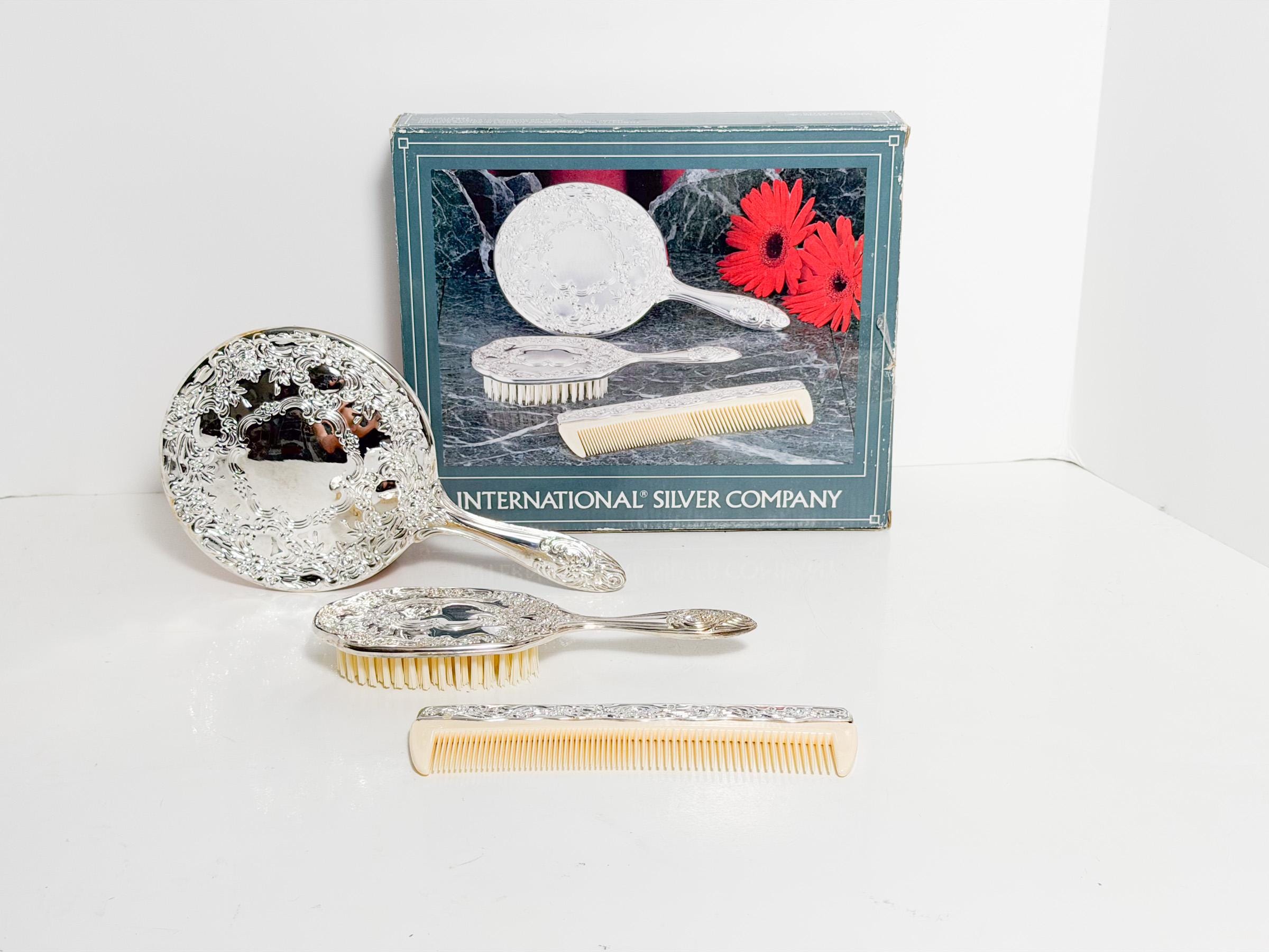 Vintage International Silver Vanity Set – Silver Plated  display picture 3