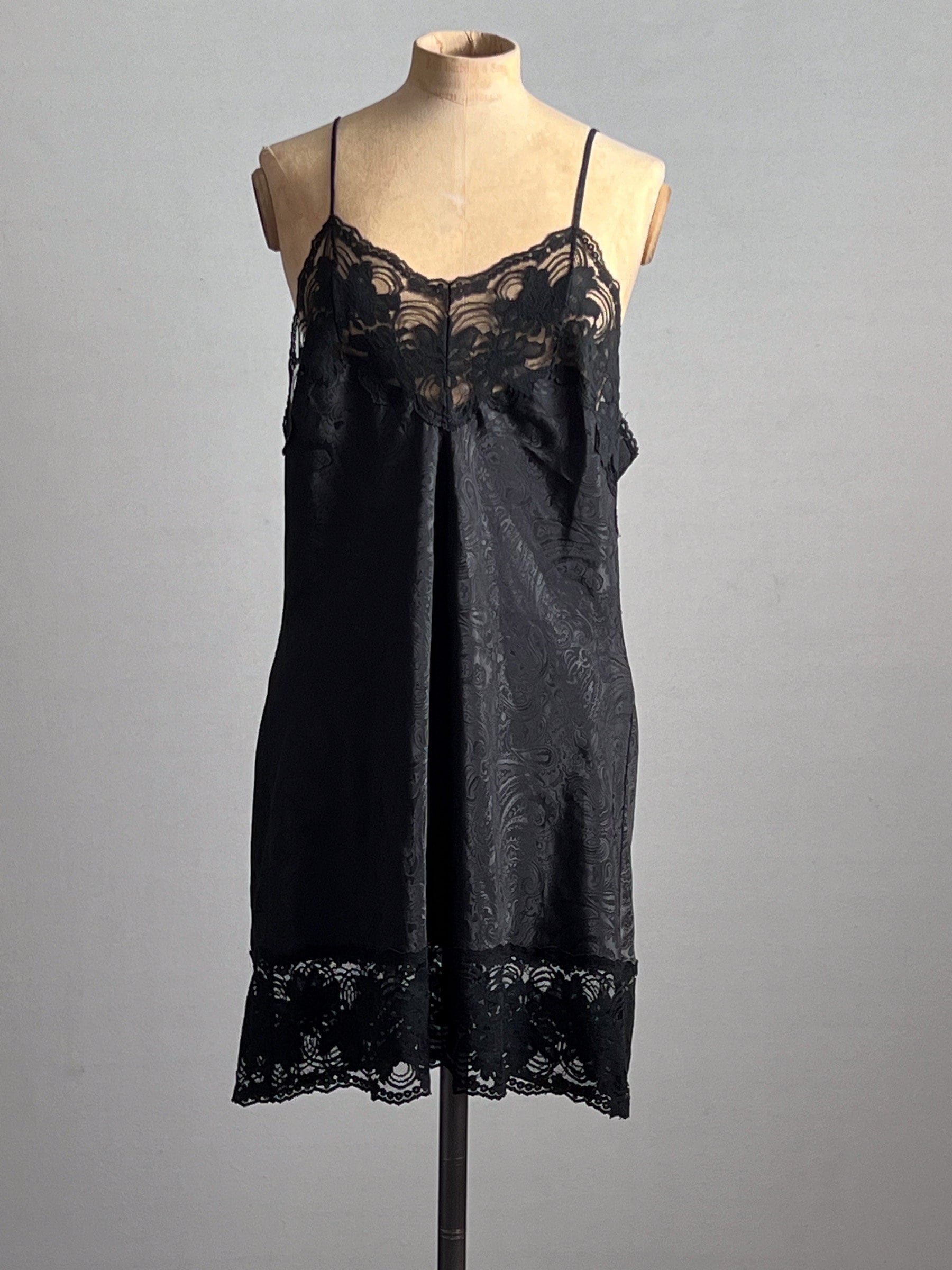 Vintage 1980s Wendy Ann Black Paisley and Lace Short Nightgown