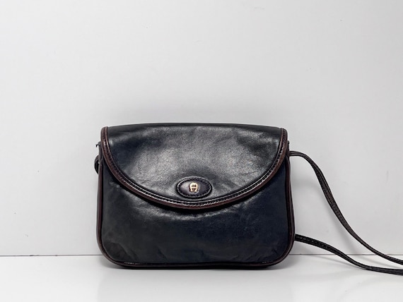 Etienne Aigner Vintage 1980 90s Kleine Schwarze Leder Crossbody Pochette mit dunkelbraunem Besatz Etsy