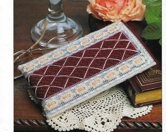 Laura's Eyeglasses Case Plastic Canvas Pattern Annie's International Club