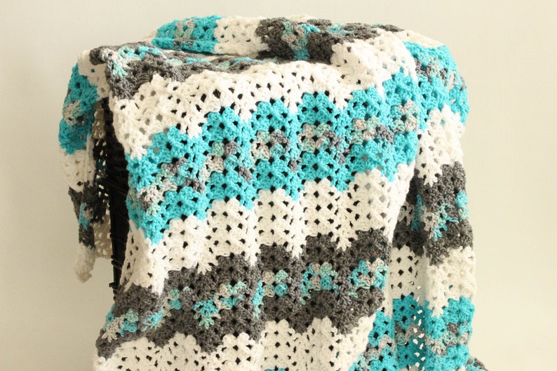 Gray /& White Crochet Ripple Afghan Blanket Throw In Turquoise