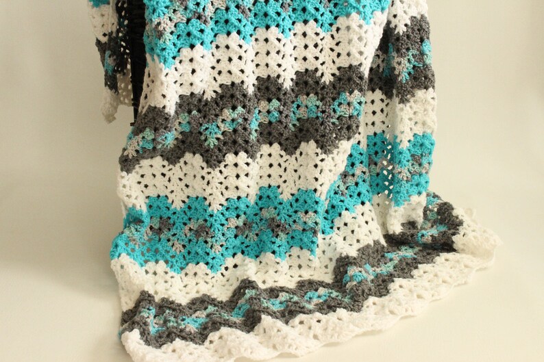 Gray /& White Crochet Ripple Afghan Blanket Throw In Turquoise