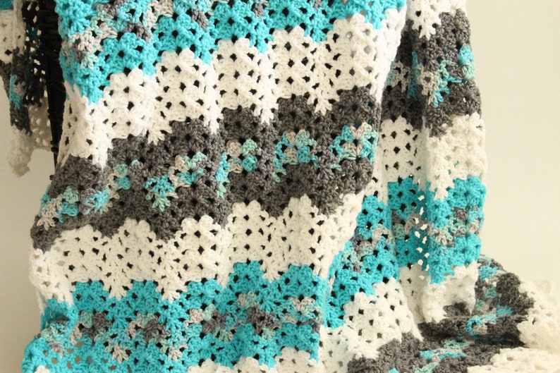 Gray /& White Crochet Ripple Afghan Blanket Throw In Turquoise