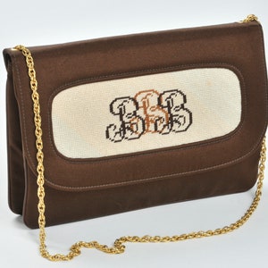 Bolso de mano de seda vintage con monograma cosido a mano