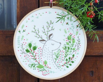 Christmas Modern Hand Embroidery Kit | 6 inch (15 cm) Holiday Hoop Art Embroidery Pattern by Tamar Nahir - Yanai -  CHRISTMAS DEER