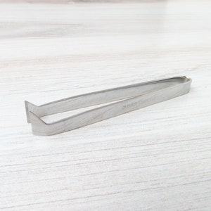Fine Point Tweezers | Clover Thread Tweezers for Hand Embroidery, Counted Cross Stitch, Needle Work, Sewing, Quilting with Flat Edge
