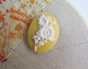 Needle Minder | Sunflower Needleminders, Magnet Needleminder, Needle Nanny for Cross Stitch, Embroidery, Quilting, Sewing