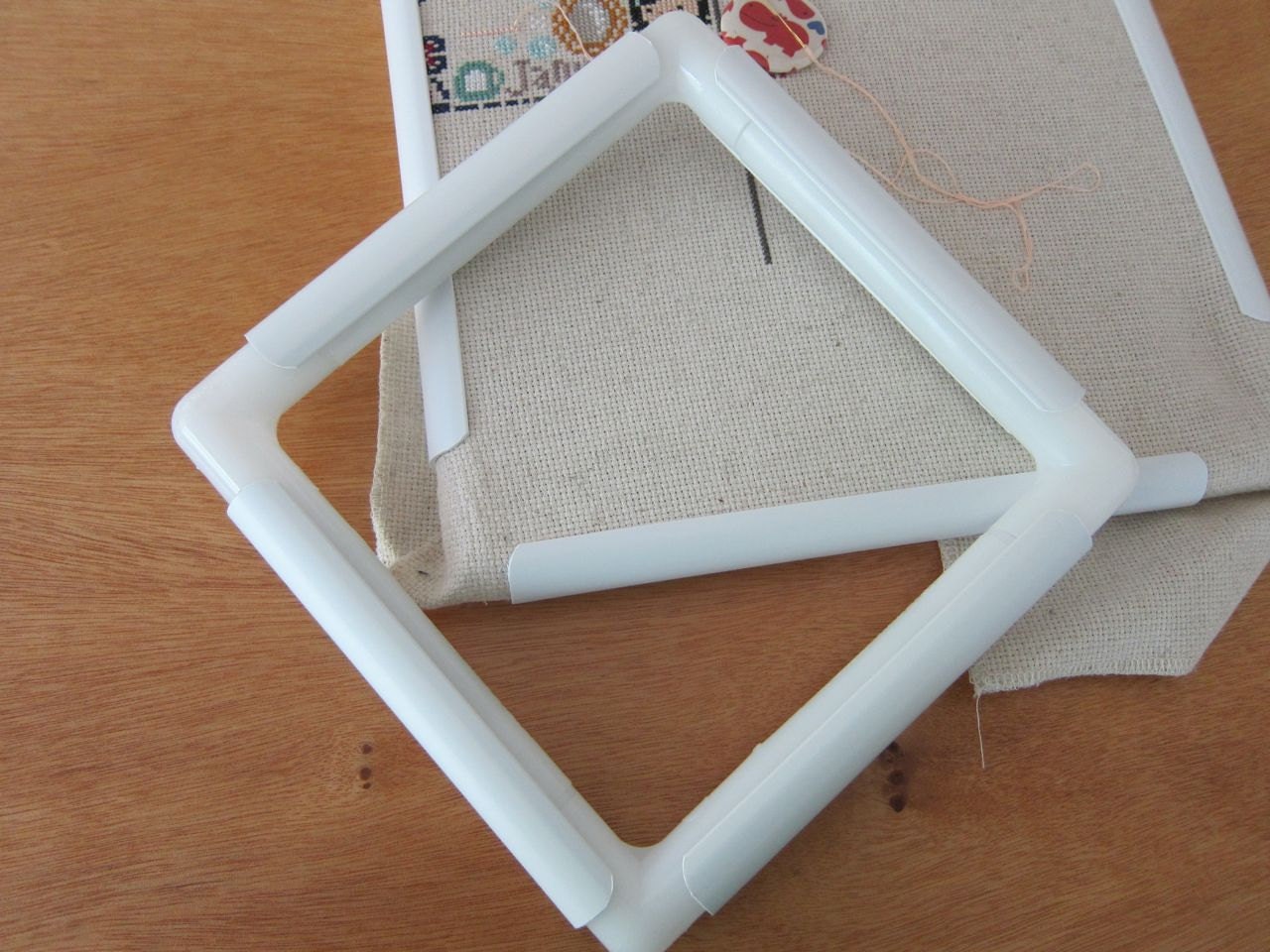 17 X 17 Plastic Cross Stitch Frame Square Embroidery Hoop White DIY Sewing  Tools Sewing Hoop Handhold Craft Clip Embroidery Snap Frame Hoop for Cross