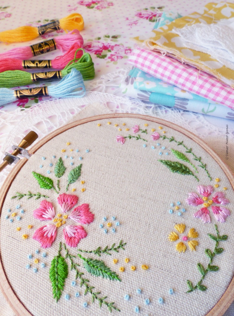 Modern Hand Embroidery Kit 4 inch 10 cm Floral Hoop Art Embroidery Pattern by Tamar Nahir Yanai CIRCLE OF FLOWERS image 3