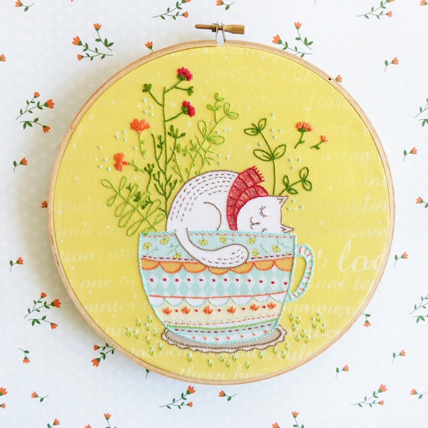 Modern Hand Embroidery Kit | 8 inch (20 cm) Hoop Art Embroidery Pattern with Cat by Tamar Nahir - Yanai - SWEET DREAMS