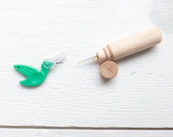 Hummingbird Needle Threader