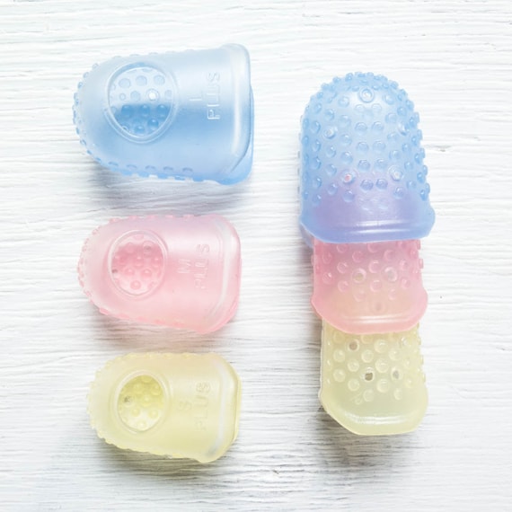 Silicone Needle Puller Thimbles Small//Medium