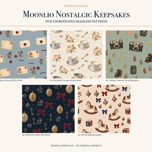 K&ouml;nnte beinhalten: Eine digitale Sammlung mit dem Titel Moonlio Nostalgic Keepsakes mit f&uuml;nf nahtlosen Mustern: antike Postkarten mit Wachssiegeln, Porzellantassen mit Rosen, Vintage-Kameras, Erbst&uuml;ck-Medaillons mit Schl&uuml;sseln und Schleifen sowie altes Spielzeug.