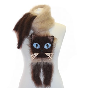 Siamese kat gebreide sjaal: pluizige dierensjaal van mohairmix