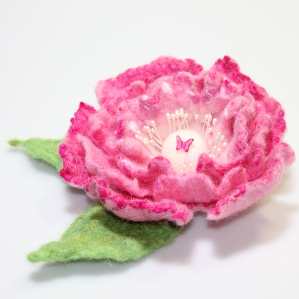 Bright pink Poppy / Felt flower brooch / Wool Felt Jewelry / Felted flower with green leaves and small butterfly / shades pink