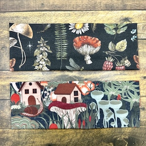 Bandeaux faits main Mushrooms and Houses en jersey de doux néon et Champignons noirs et blancs avec escargots Maisons de champignons féeriques
