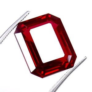 Smaragdslipad AAA+ naturlig mozambikisk blodröd rubin med certifierad ädelsten. Använd ring, smyckestillverkningsverktyg. Lös 12 karat rubin. Lös ädelsten.