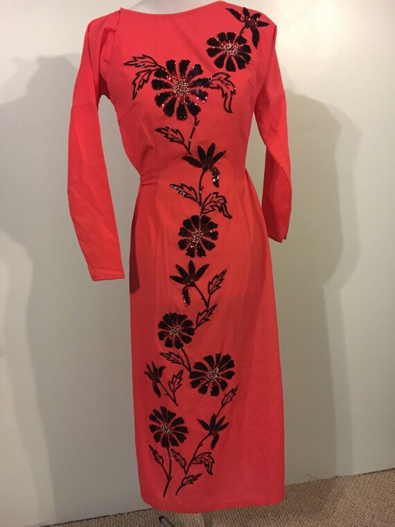Stunning 1950s coral beaded tunic dress