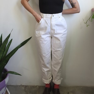 Vintage 1980s 90s 29&quot; waist Chic high rise white denim mom jeans straight leg