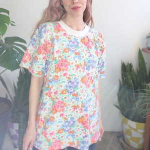 Vintage 1990s Elisabeth - Liz Claiborne floral t-shirt tee