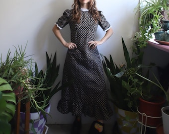 Vintage 1970s xs puff sleeve prairie dress + bonnet black floral