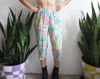 Vintage 1990s Napa Valley green tropical floral cropped trousers pants capris / monstera - pink blue white